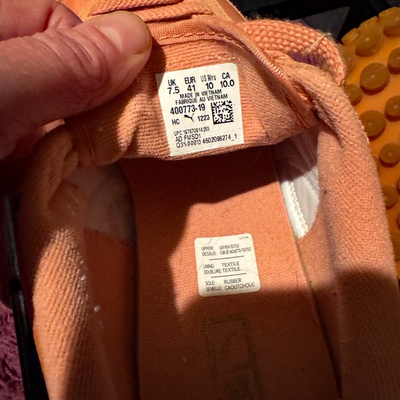 Puma Salmon Sneakers with Retro Design and Textured Rubber Sole - Picture 2 of 4